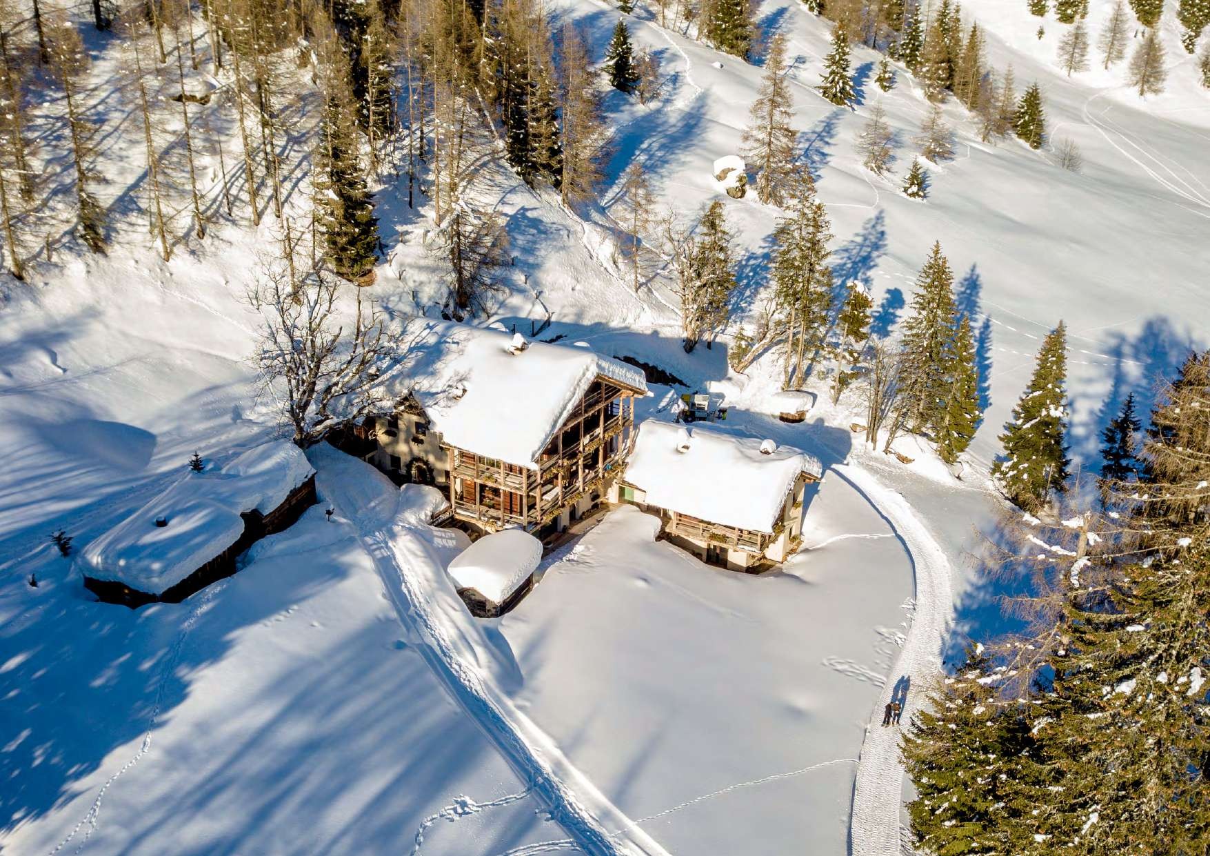 Chalet Cesa del Louf under snow